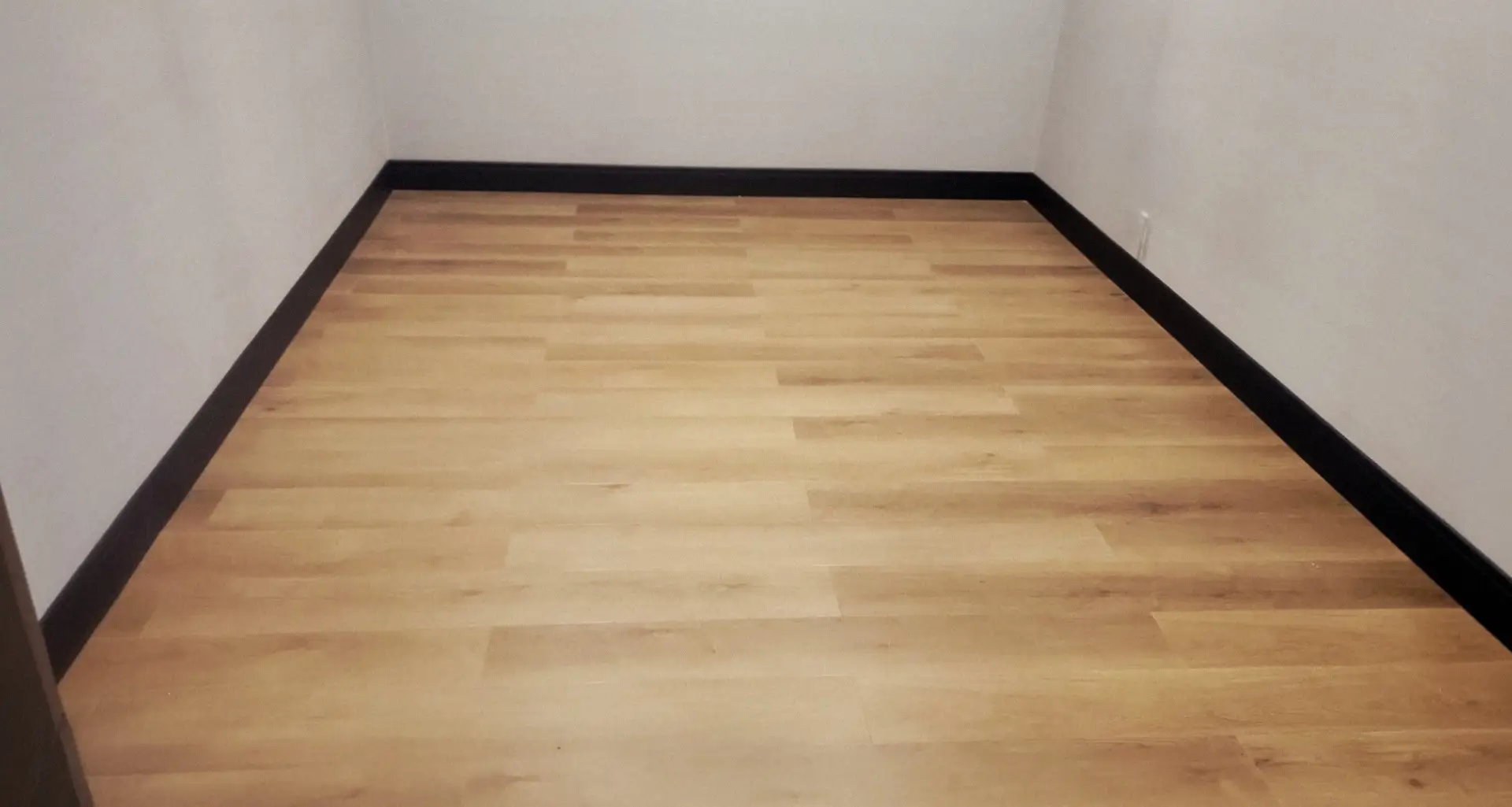 LVT-Luxury Vinl Tile- & Vinl Flooring